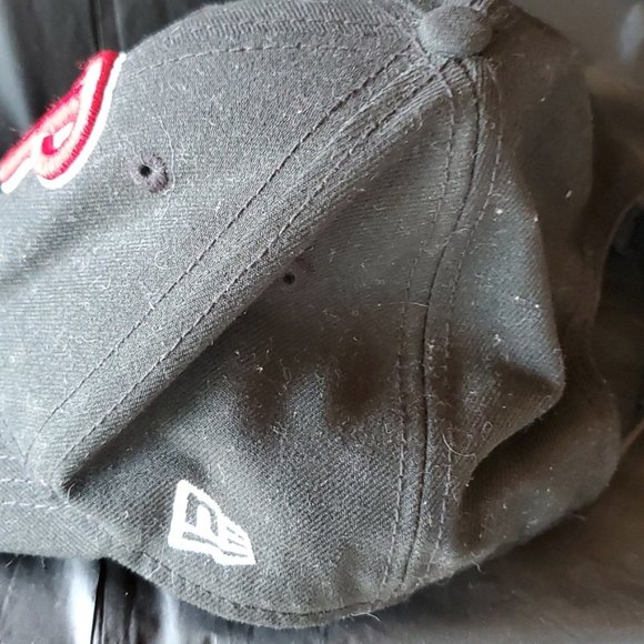 Black w/ Red Logo Philadelphia Phillies Baseball Hat / Cap 9Forty New Era Youth - Picture 2 of 4